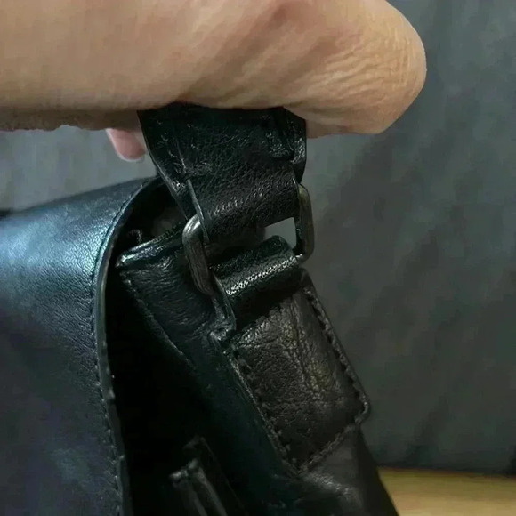 Leather crossbody bag - Picture 8 of 13